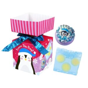 Bomb Cosmetics Freeze The Day Mini Cracker Christmas Bath Bomb and Soap Gift Set
